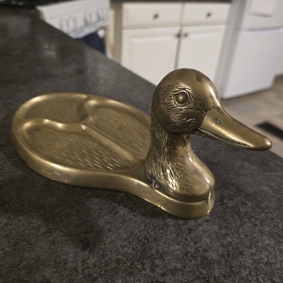Vintage brass duck head valet tray, also known as a vide poche or trinket tray - Picture 3 of 7